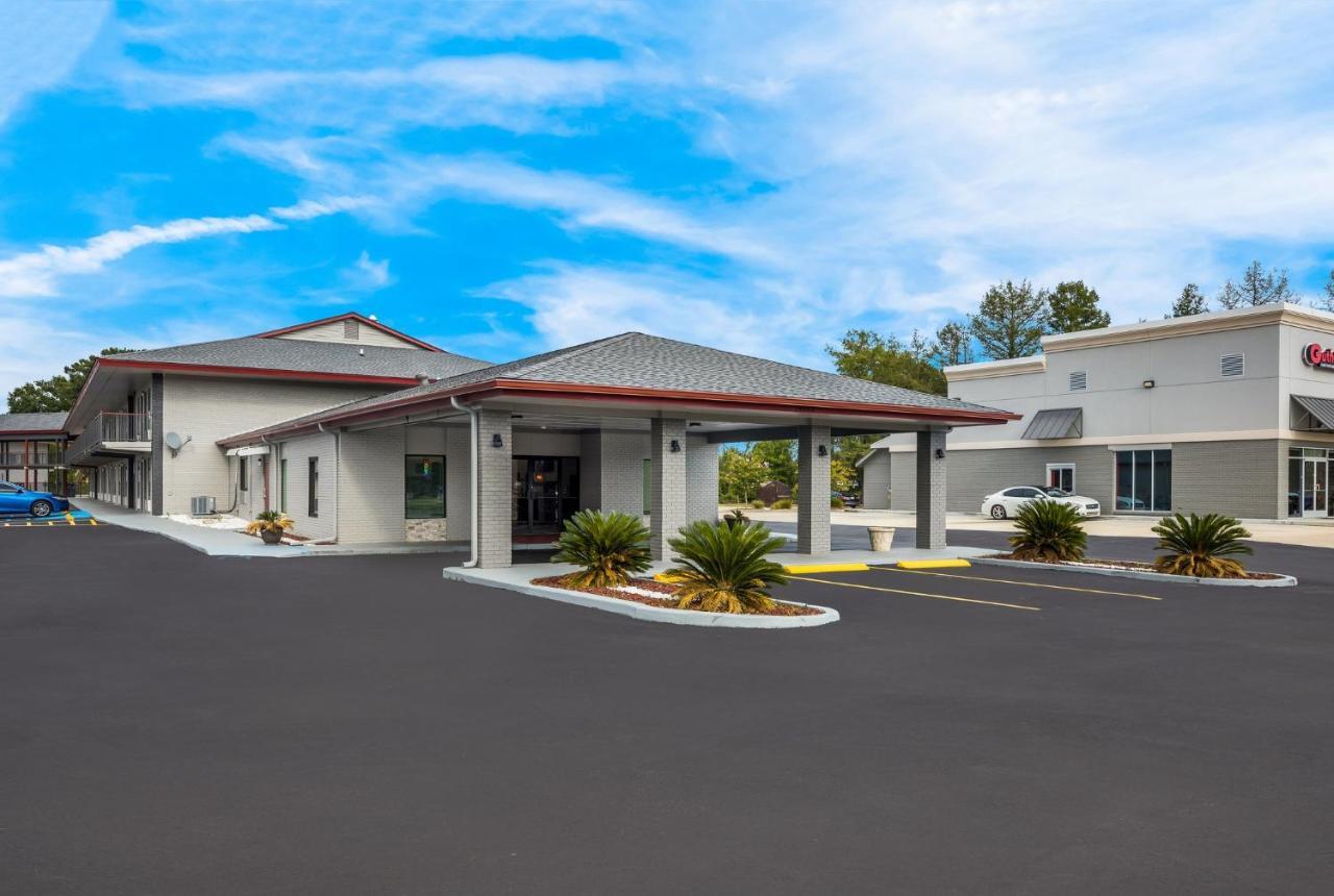 Red Roof Inn & Suites Thomasville Exterior photo