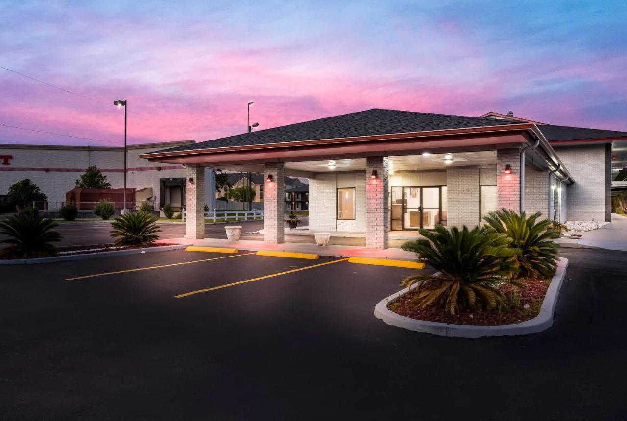 Red Roof Inn & Suites Thomasville Exterior photo